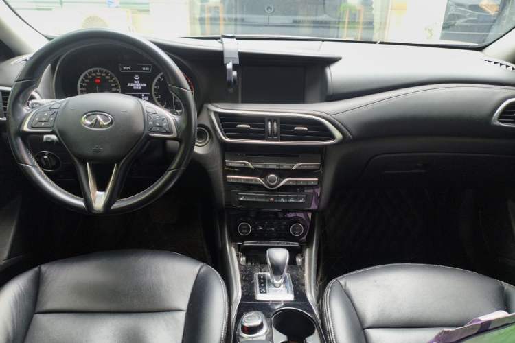 Used Infiniti QX30 2017 1.6T Two-Wheel-Drive Sport Edition Center Console