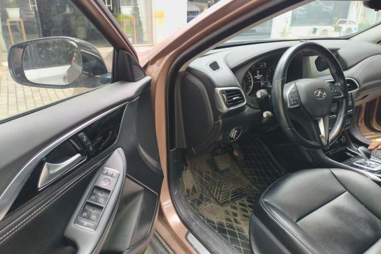 Used Infiniti QX30 2017 1.6T Two-Wheel-Drive Sport Edition Driver Seat