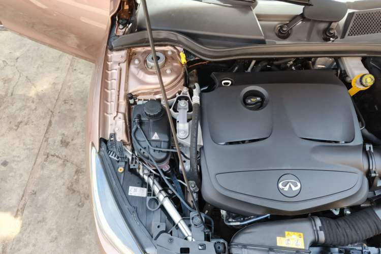 Used Infiniti QX30 2017 1.6T Two-Wheel Drive Fashion Edition Engine Bay Right
