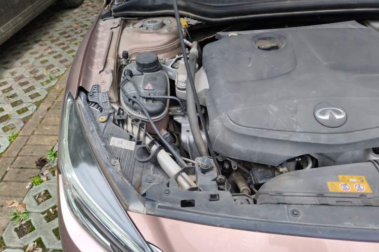 Used Infiniti QX30 2017 1.6T Two-Wheel-Drive Sport Edition Engine Bay Right