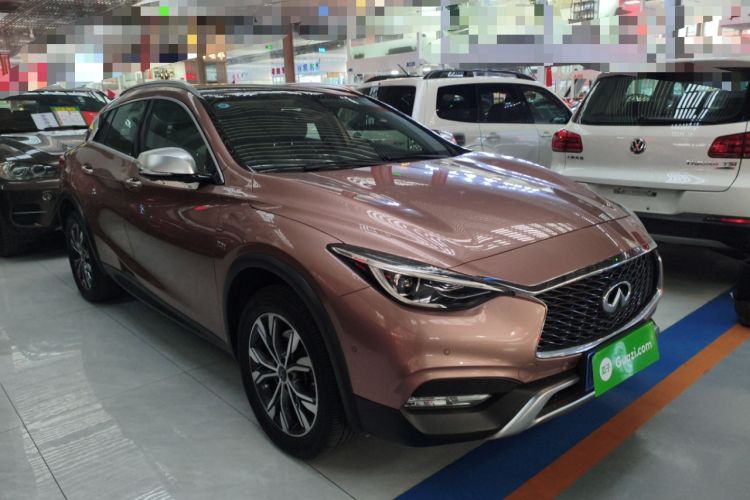 Used Infiniti QX30 2017 2.0T Four-Wheel Drive Sport Edition Front Right 45 Deg