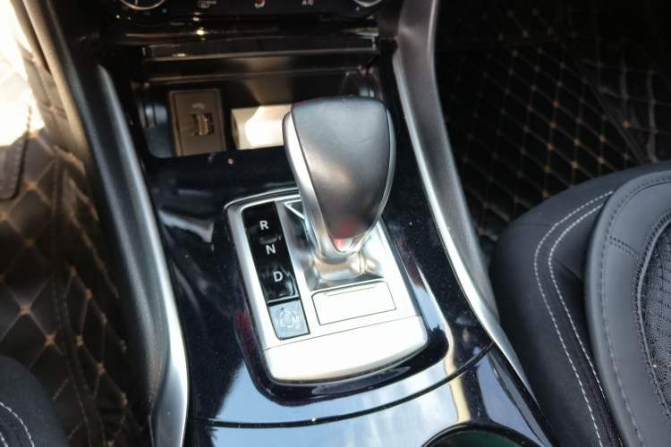 Used Infiniti QX30 2017 1.6T Two-Wheel Drive Fashion Edition Gear Lever
