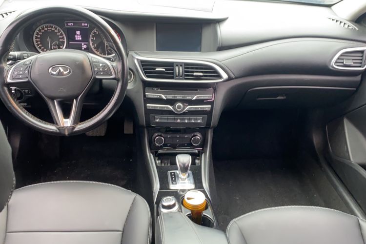 Used Infiniti QX30 2017 1.6T Two-Wheel Drive Fashion Edition Interior 4