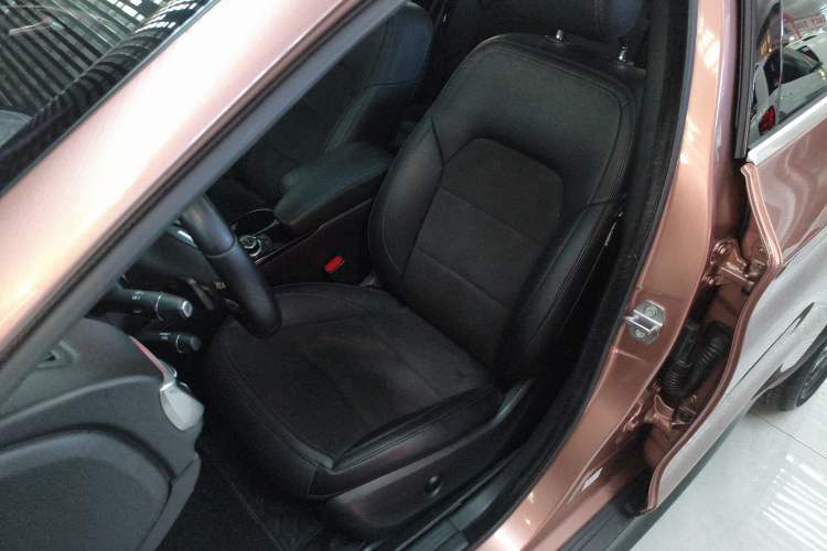 Used Infiniti QX30 2017 2.0T Four-Wheel Drive Sport Edition Left Front Seat