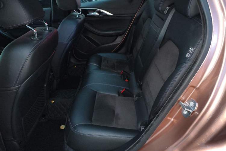 Used Infiniti QX30 2017 2.0T Four-Wheel Drive Sport Edition Left Rear Seat