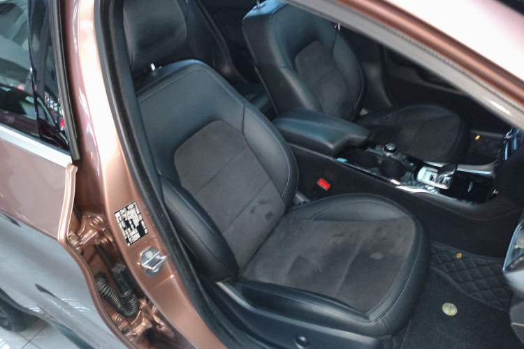 Used Infiniti QX30 2017 2.0T Four-Wheel Drive Sport Edition Right Front Seat