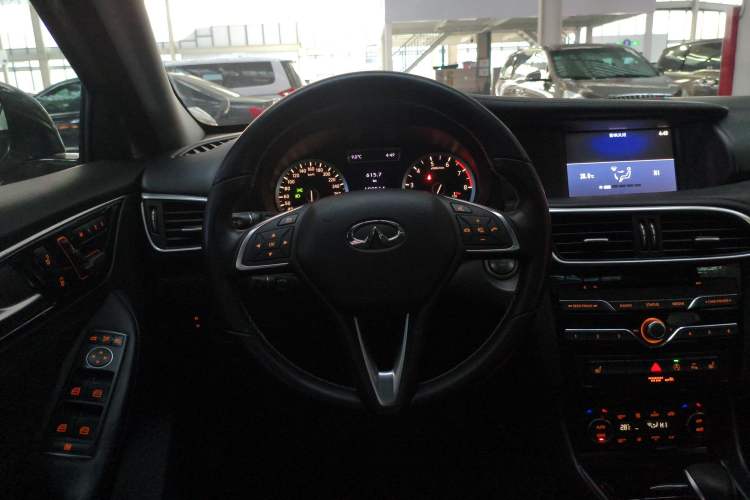Used Infiniti QX30 2017 2.0T Four-Wheel Drive Sport Edition Steering Wheel