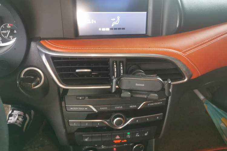 Used Infiniti QX30 2017 2.0T Four-Wheel Drive Sport Edition Audio And AC Panel
