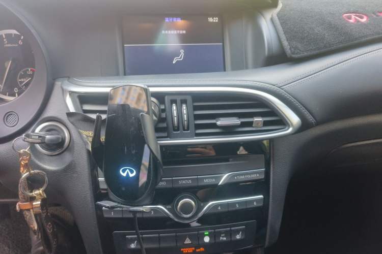 Used Infiniti QX30 2017 1.6T Two-Wheel-Drive Sport Edition Audio And AC Panel