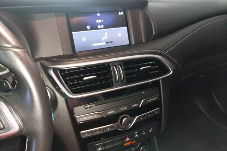 Used Infiniti QX30 2017 1.6T Two-Wheel-Drive Sport Edition Audio And AC Panel