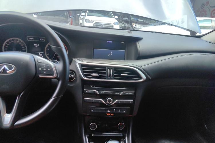 Used Infiniti QX30 2017 1.6T Two-Wheel-Drive Sport Edition Audio And AC Panel