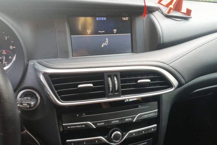 Used Infiniti QX30 2017 2.0T Four-Wheel Drive Fashion Edition Audio And AC Panel