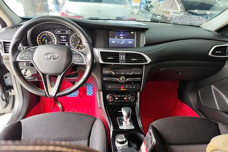 Used Infiniti QX30 2017 1.6T Two-Wheel-Drive Sport Edition Center Console