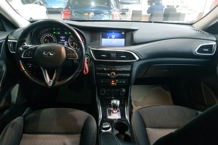 Used Infiniti QX30 2017 2.0T Four-Wheel Drive Fashion Edition Center Console