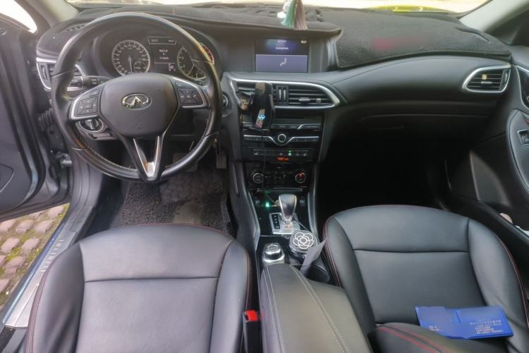 Used Infiniti QX30 2017 1.6T Two-Wheel-Drive Sport Edition Center Console