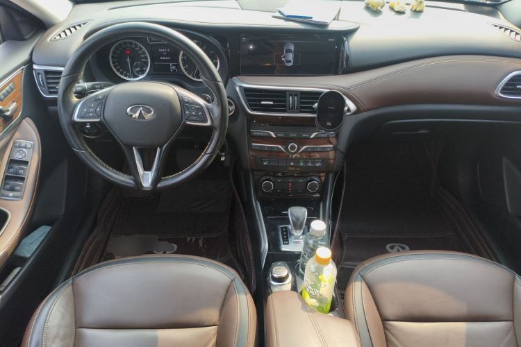 Used Infiniti QX30 2017 2.0T Four-Wheel Drive Sport Edition Center Console