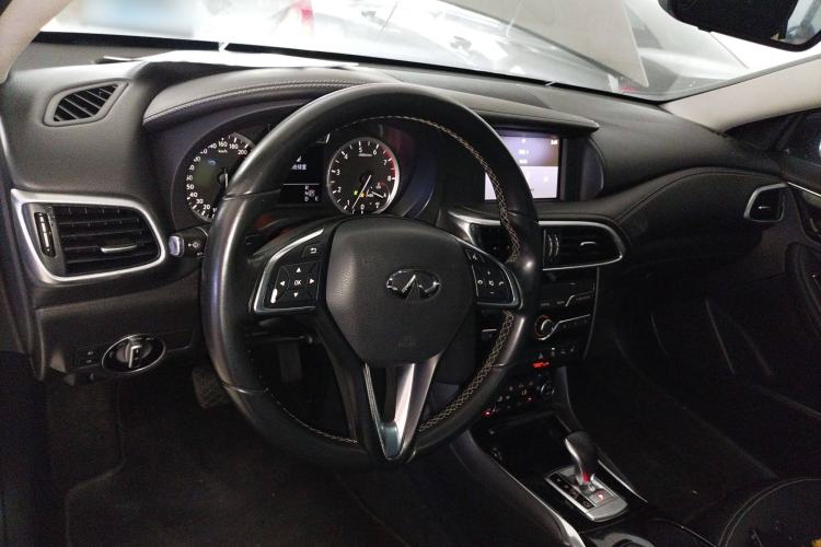 Used Infiniti QX30 2017 1.6T Two-Wheel-Drive Sport Edition Center Console