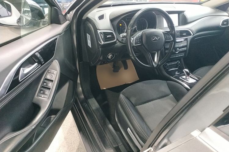 Used Infiniti QX30 2017 2.0T Four-Wheel Drive Fashion Edition Driver Seat