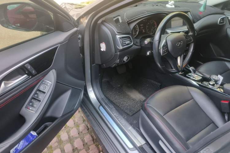 Used Infiniti QX30 2017 1.6T Two-Wheel-Drive Sport Edition Driver Seat