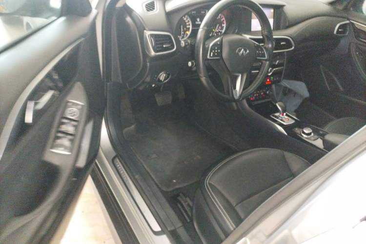 Used Infiniti QX30 2017 1.6T Two-Wheel-Drive Sport Edition Driver Seat