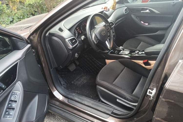 Used Infiniti QX30 2017 2.0T Four-Wheel Drive Fashion Edition Driver Seat