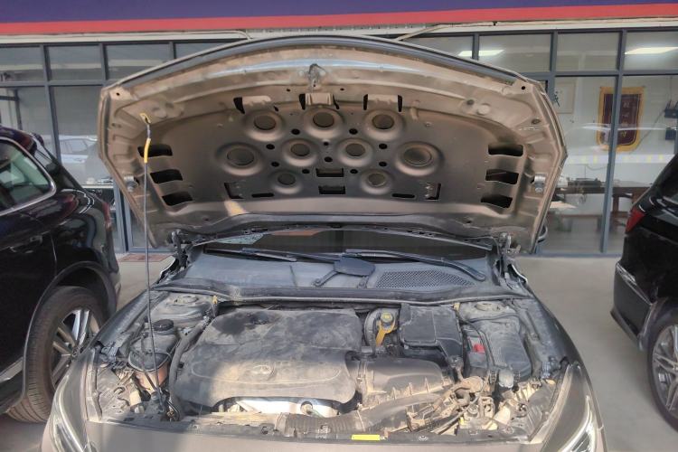 Used Infiniti QX30 2017 1.6T Two-Wheel-Drive Sport Edition Engine Bay