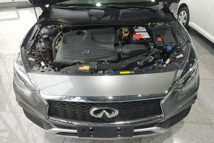 Used Infiniti QX30 2017 2.0T Four-Wheel Drive Fashion Edition Engine Bay