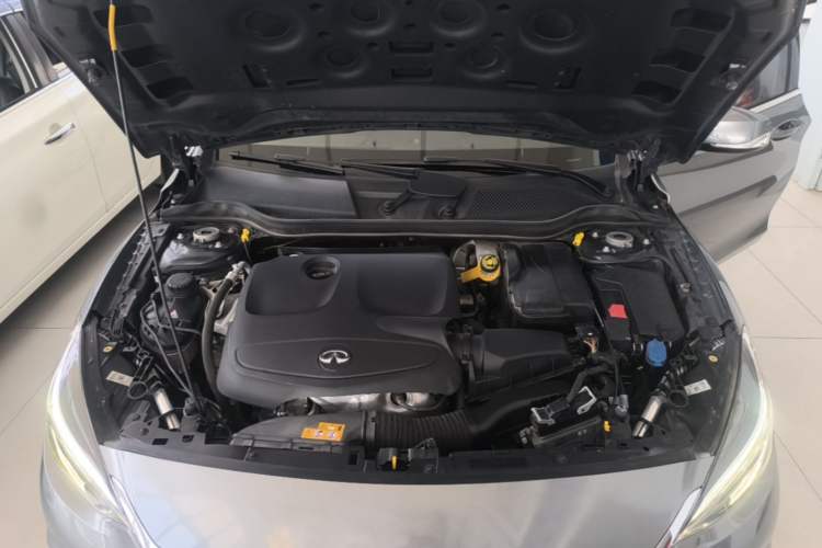 Used Infiniti QX30 2017 1.6T Two-Wheel Drive Fashion Edition Engine Bay