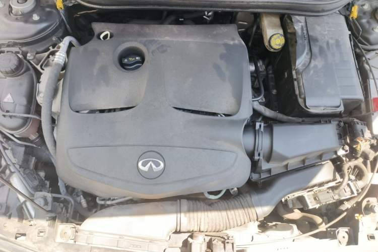 Used Infiniti QX30 2017 1.6T Two-Wheel-Drive Sport Edition Engine Bay