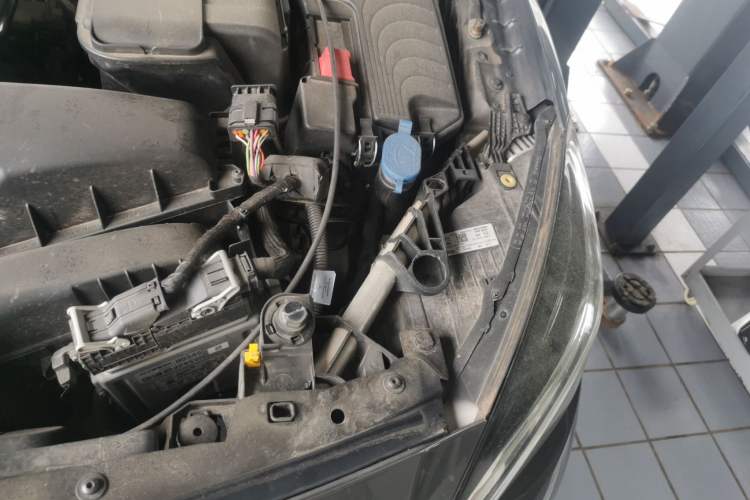 Used Infiniti QX30 2017 2.0T Four-Wheel Drive Sport Edition Engine Bay Left
