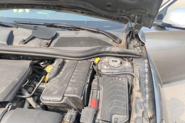 Used Infiniti QX30 2017 2.0T Four-Wheel Drive Sport Edition Engine Bay Left