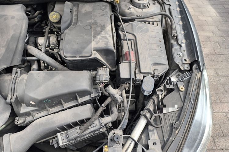 Used Infiniti QX30 2017 1.6T Two-Wheel Drive Fashion Edition Engine Bay Left