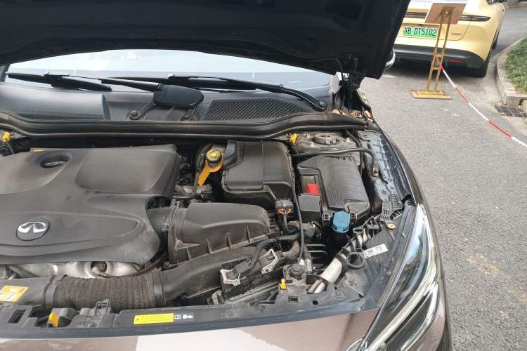 Used Infiniti QX30 2017 2.0T Four-Wheel Drive Fashion Edition Engine Bay Left