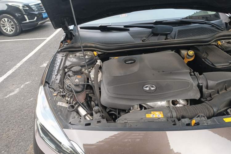 Used Infiniti QX30 2017 2.0T Four-Wheel Drive Fashion Edition Engine Bay Right