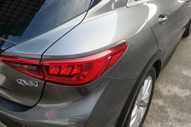 Used Infiniti QX30 2017 1.6T Two-Wheel-Drive Sport Edition Exterior 1