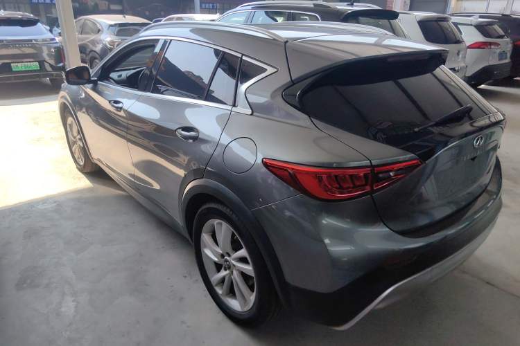 Used Infiniti QX30 2017 1.6T Two-Wheel-Drive Sport Edition Exterior 3