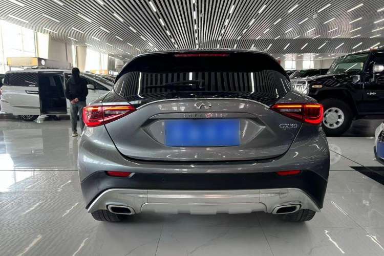 Used Infiniti QX30 2017 1.6T Two-Wheel-Drive Sport Edition Exterior 3