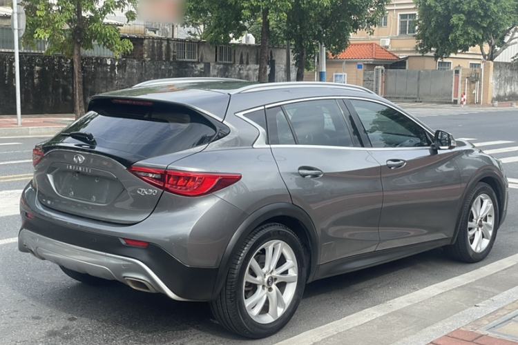 Used Infiniti QX30 2017 1.6T Two-Wheel-Drive Sport Edition Exterior 4