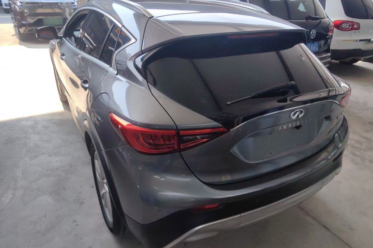 Used Infiniti QX30 2017 1.6T Two-Wheel-Drive Sport Edition Exterior 4