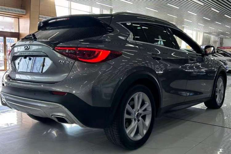 Used Infiniti QX30 2017 1.6T Two-Wheel-Drive Sport Edition Exterior 4