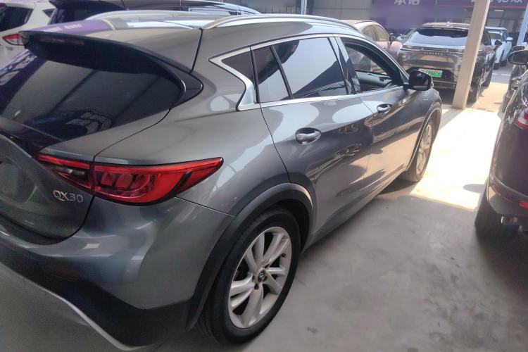 Used Infiniti QX30 2017 1.6T Two-Wheel-Drive Sport Edition Exterior 6