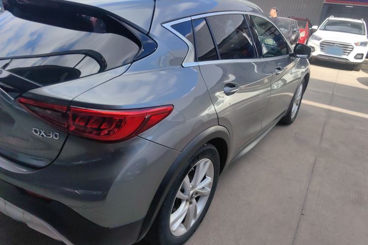 Used Infiniti QX30 2017 1.6T Two-Wheel-Drive Sport Edition Exterior 6