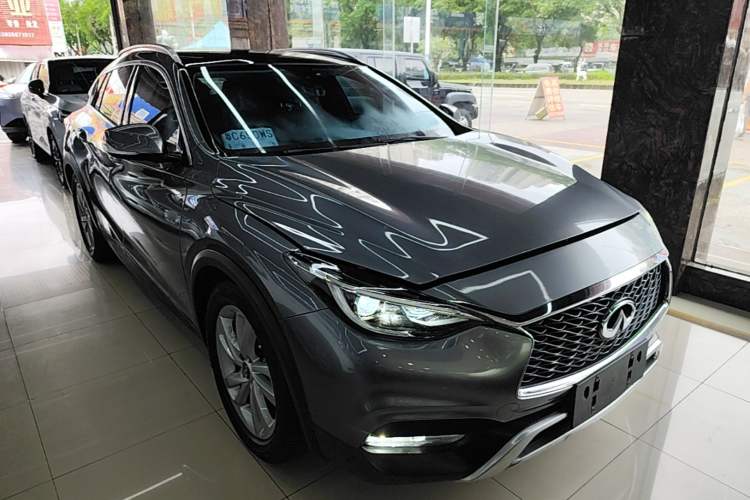 Used Infiniti QX30 2017 1.6T Two-Wheel-Drive Sport Edition Front Right 45 Deg