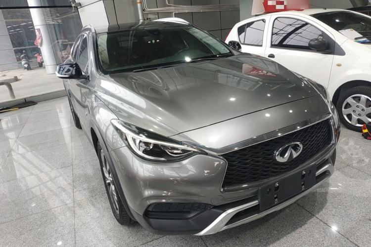 Used Infiniti QX30 2017 2.0T Four-Wheel Drive Fashion Edition Front Right 45 Deg