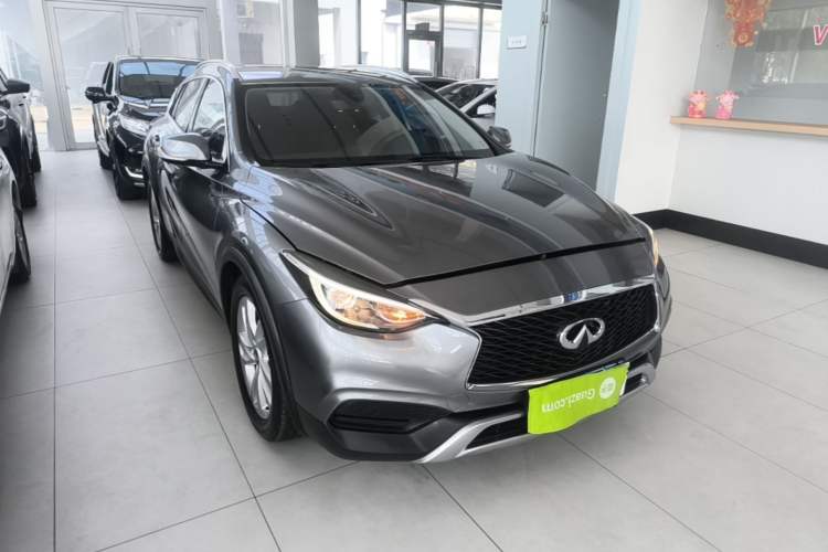 Used Infiniti QX30 2017 1.6T Two-Wheel Drive Fashion Edition Front Right 45 Deg