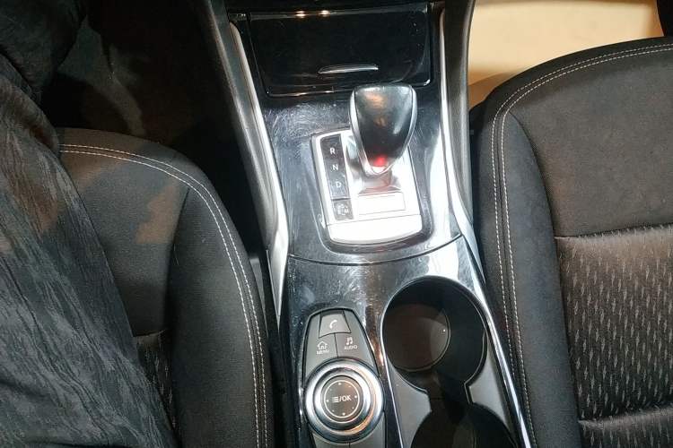 Used Infiniti QX30 2017 2.0T Four-Wheel Drive Fashion Edition Gear Lever