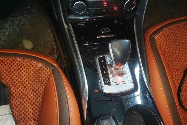 Used Infiniti QX30 2017 2.0T Four-Wheel Drive Sport Edition Gear Lever