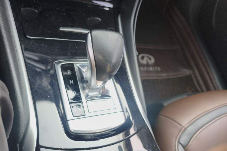 Used Infiniti QX30 2017 2.0T Four-Wheel Drive Sport Edition Gear Lever