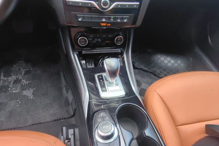 Used Infiniti QX30 2017 1.6T Two-Wheel-Drive Sport Edition Gear Lever
