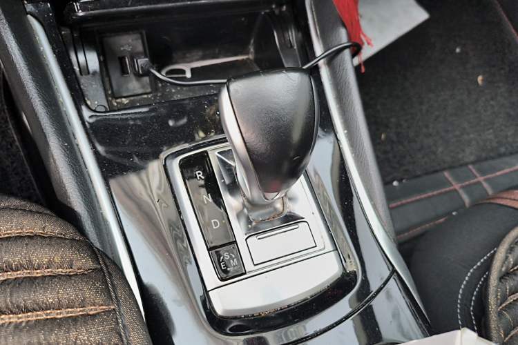 Used Infiniti QX30 2017 1.6T Two-Wheel Drive Fashion Edition Gear Lever